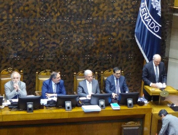 Professor Grossman (right) addressing the Chilean Senate