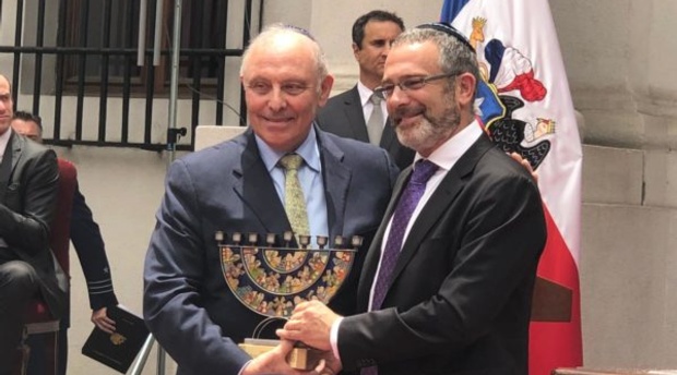 President of the Jewish Community of Chile, Shai Agosin, presents Dean Emeritus and Professor Claudio Grossman with the 