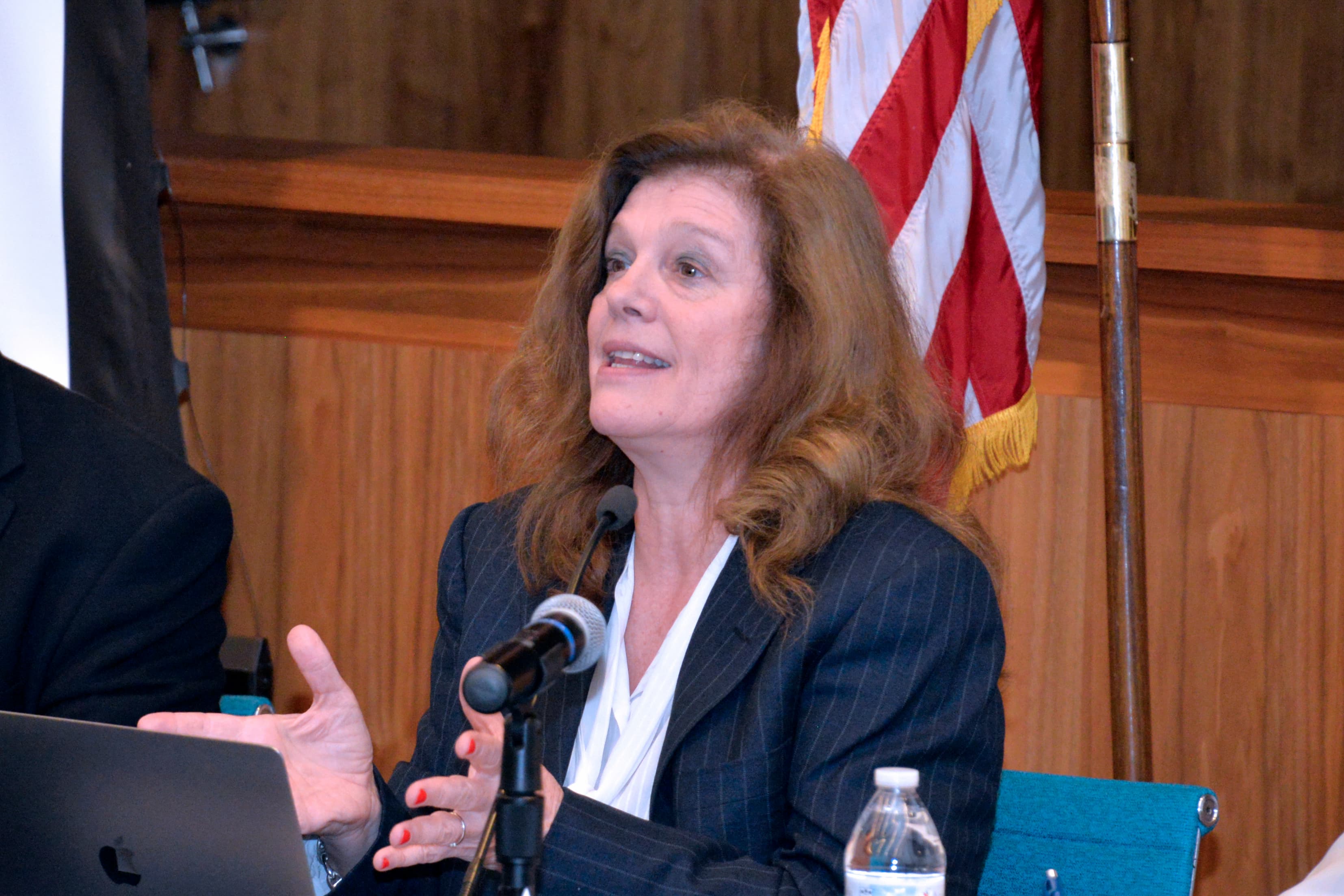 Prof. Laurence Burgorgue-Larsen, profesora de Derecho Internacional Público Prof. Laurence Burgorgue-Larsen, profesora de Derecho Internacional Público