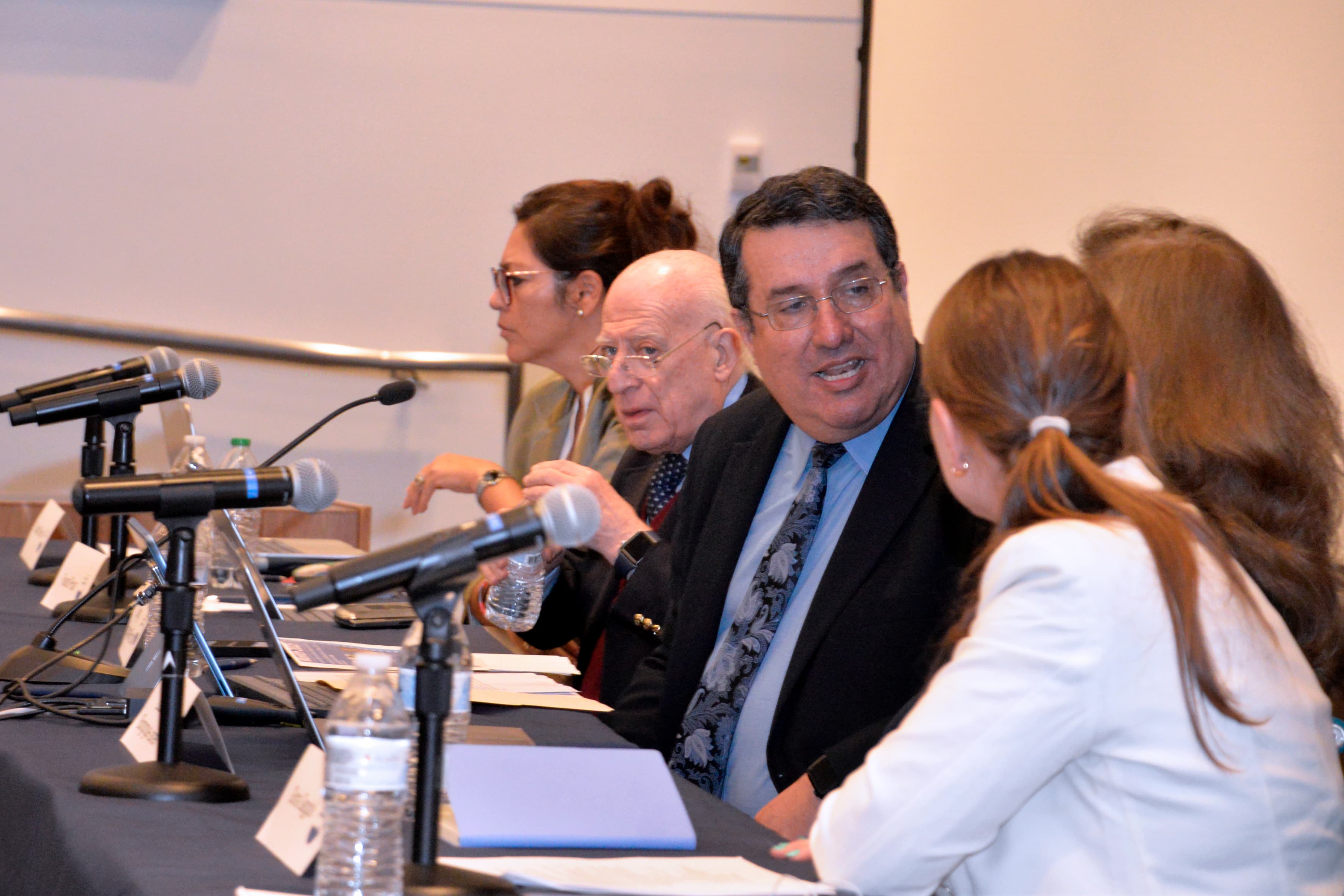 Derechos Humanos y Governanza Global: los panelistas discuten Derechos Humanos y Governanza Global: los panelistas discuten