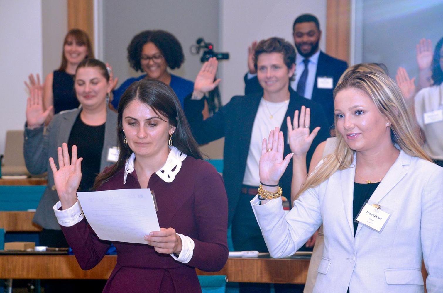 Part-Time 1L students take their professional oath during part-time orientation.